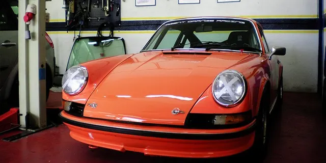 Porsche 911 clásico naranja