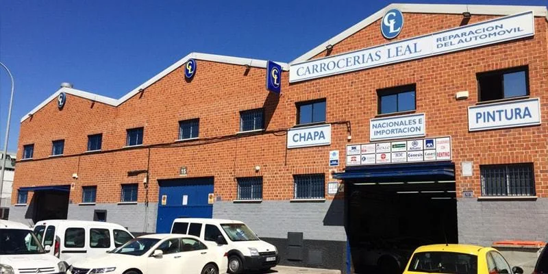 Fachada de Carrocerías Leal en la calle Gamonal